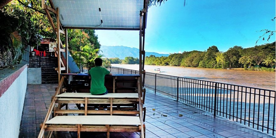 哥伦比亚木质太阳能城市家具塑造公共空间-27