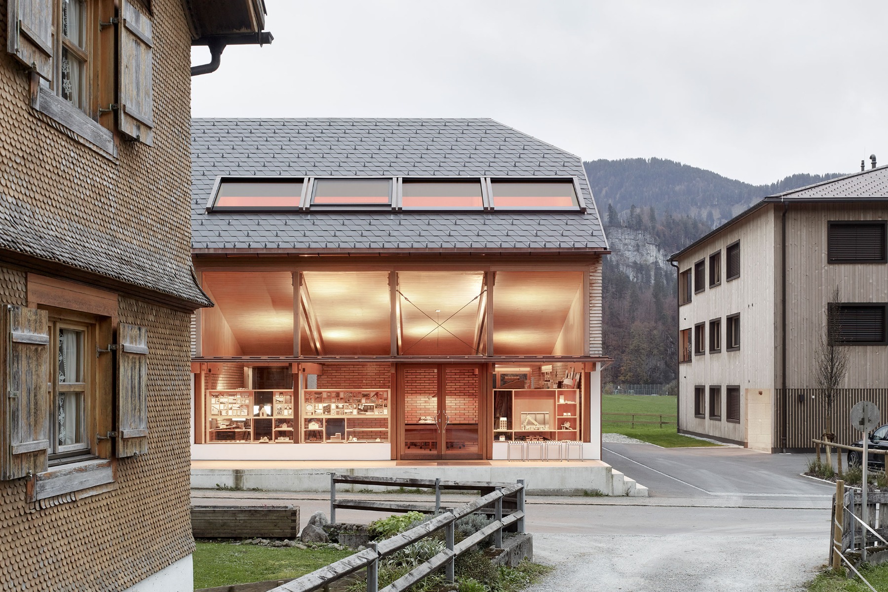 带建筑事务所的住宅建筑丨奥地利丨Innauer Matt Architekten-7