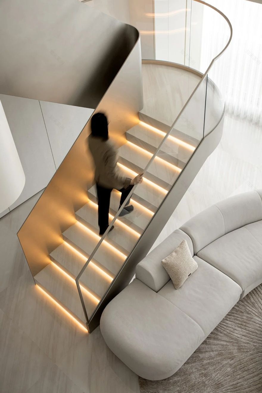 顶层复式丨中国温州丨里外空间设计-0