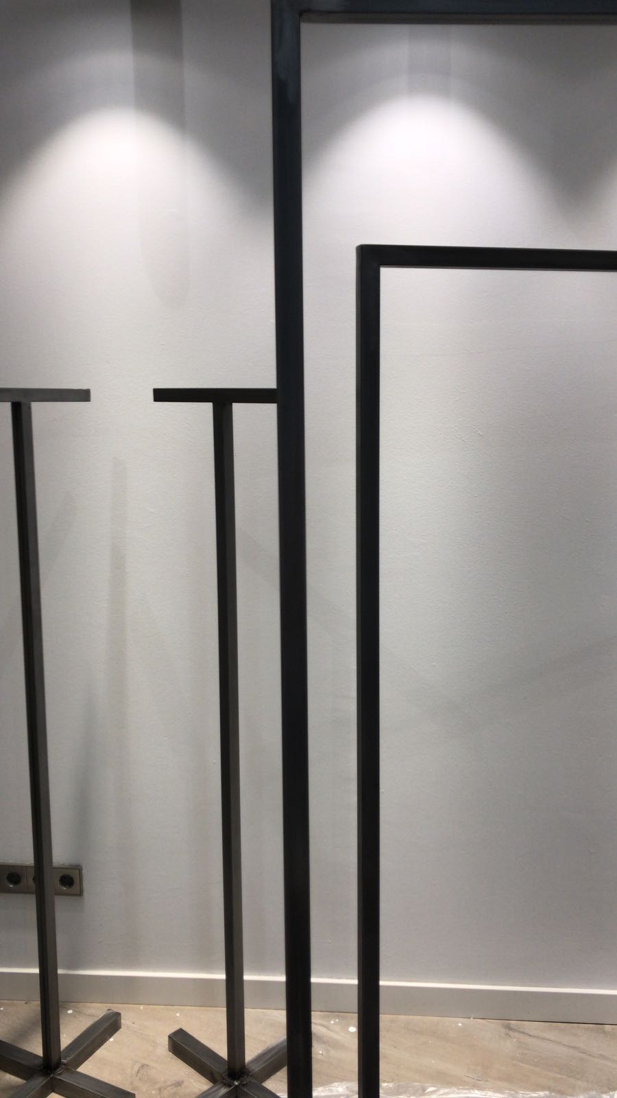 巴塞罗那的暗黑艺术时尚空间-18