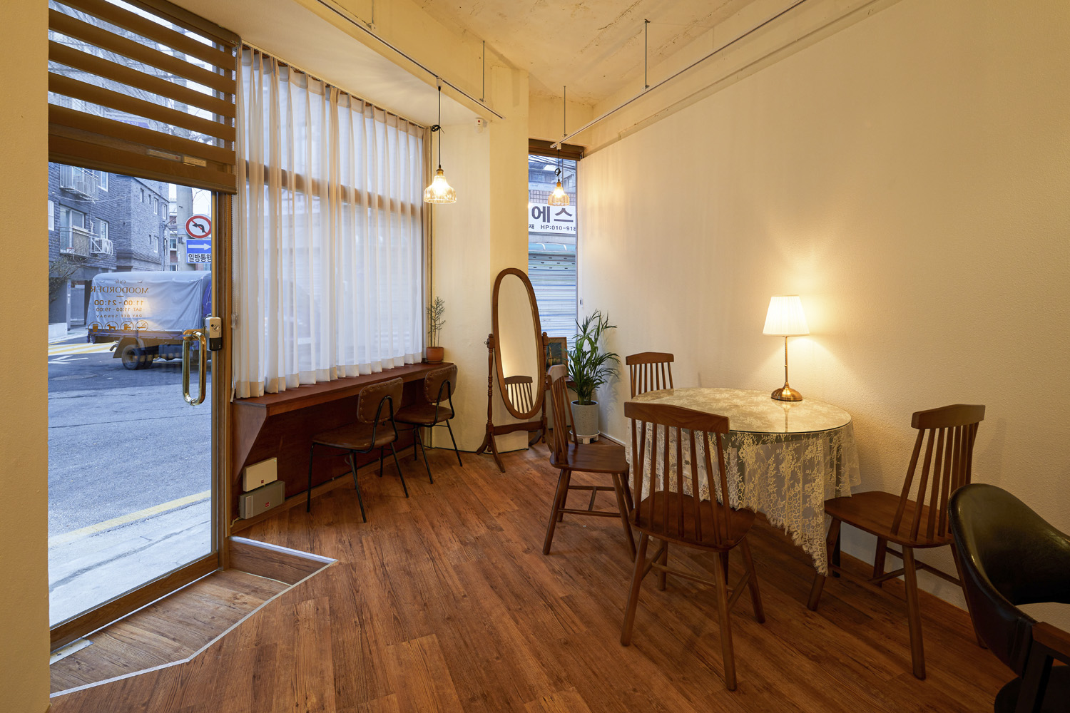 十平米咖啡店，极简设计打造温馨空间-7