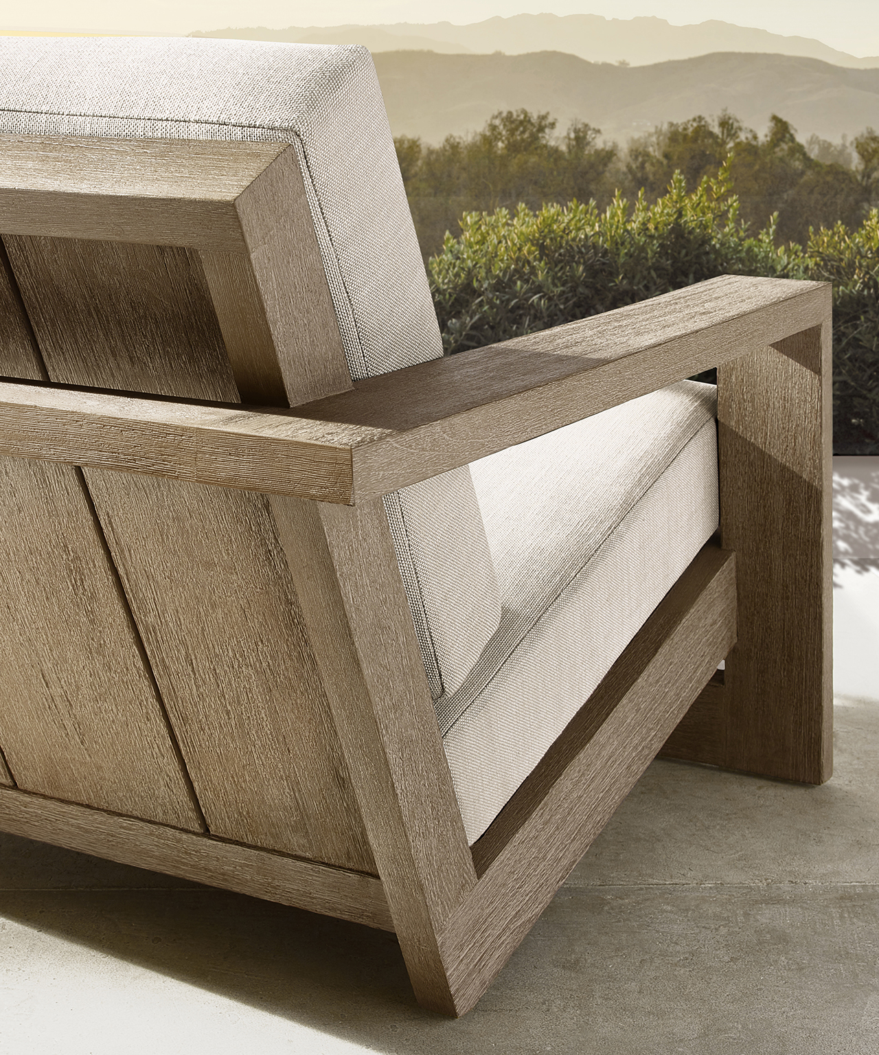 春日户外 | RH Outdoor 与 Brad Ascalon 打造 VIETRI 和 REYES 系列-14