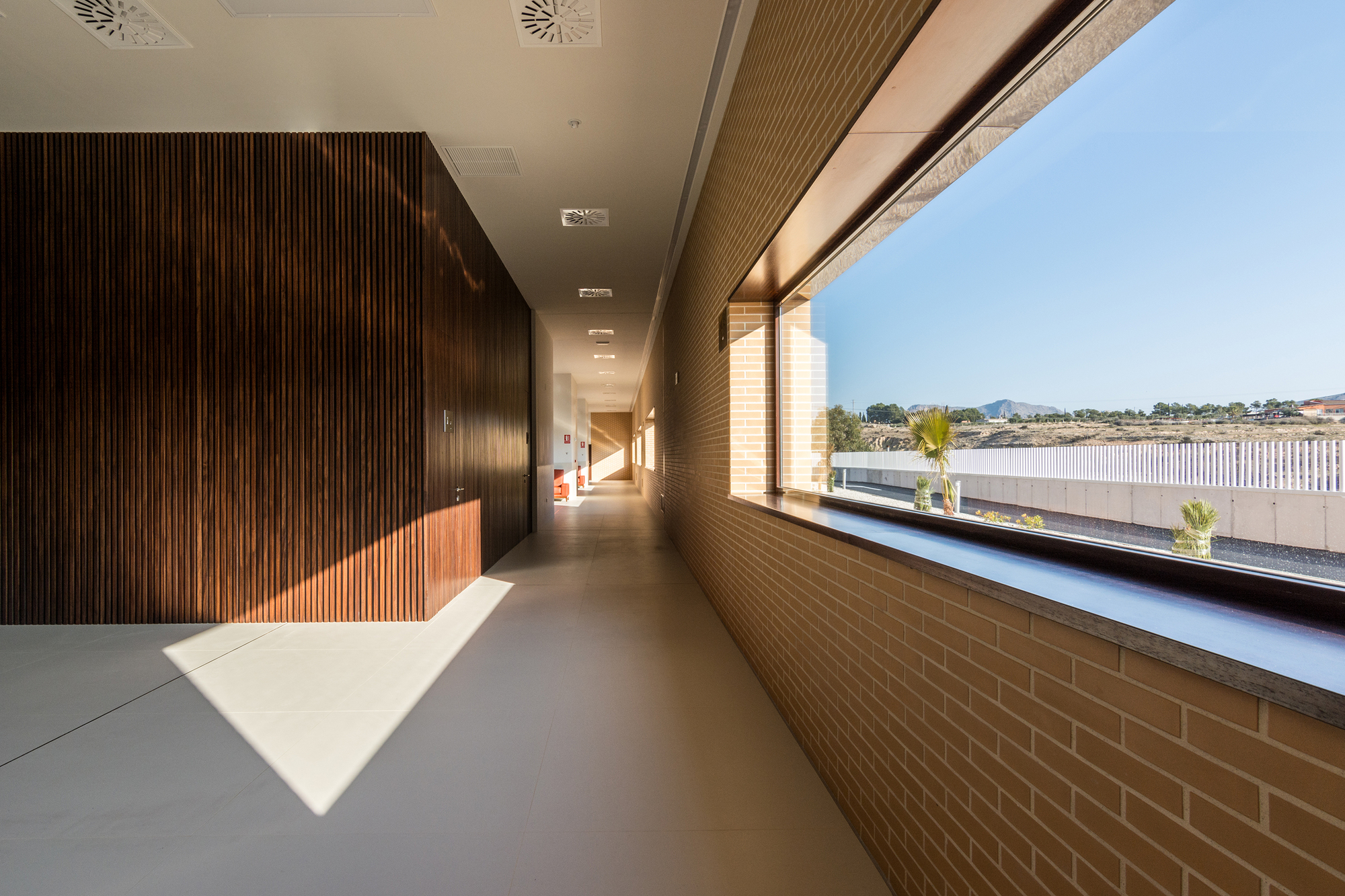 Monóvar Funeral Home | 融入自然的哀悼空间-21