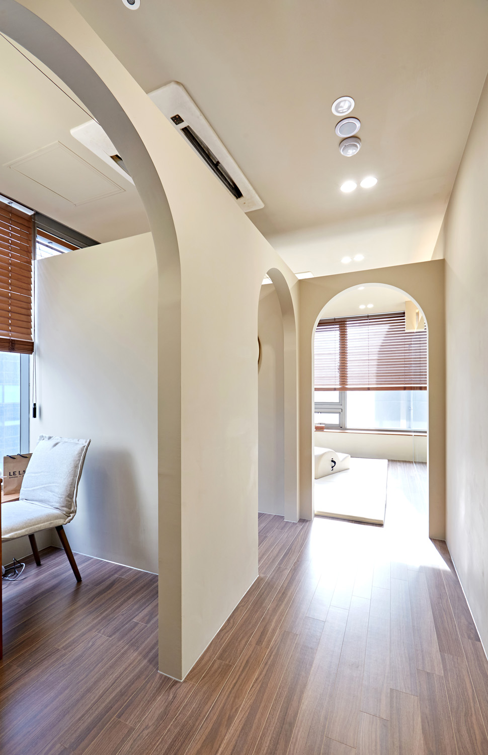 白色与木质的和谐共处，打造舒适 6 星级运动中心-13