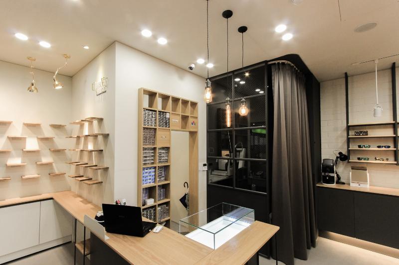 现代简约 12 平米眼镜店设计-8