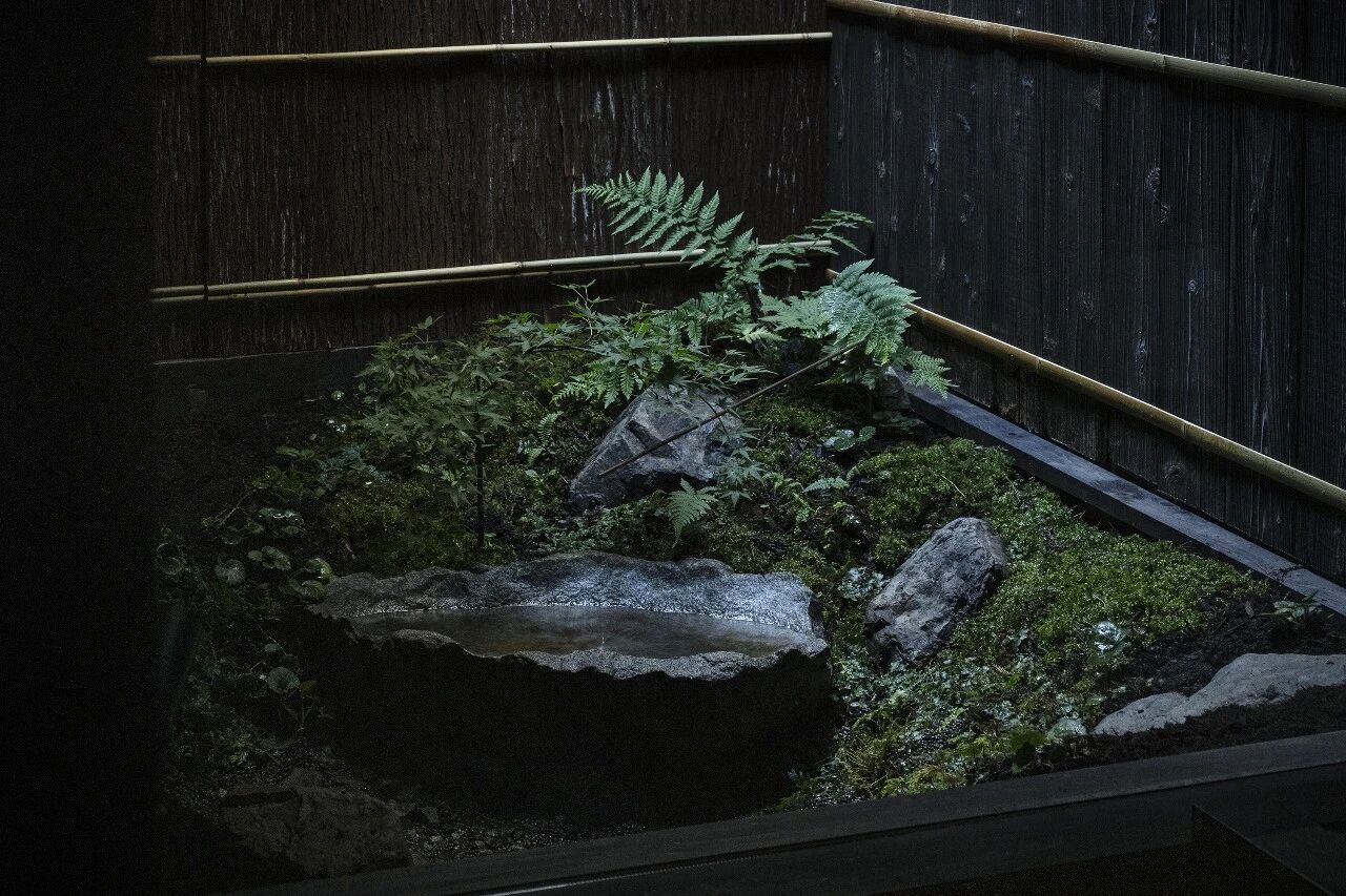 京都东本愿寺菜月（注：由于Nazuna可能是人名菜月，Kyoto Higashihonganji常见指京都东本愿寺，但这里不清楚Nazuna与Kyoto Higashihonganji的具体逻辑关系，不过按照要求给出这样一种可能解读的翻译） 丨日本京都丨Studio ALUC-37