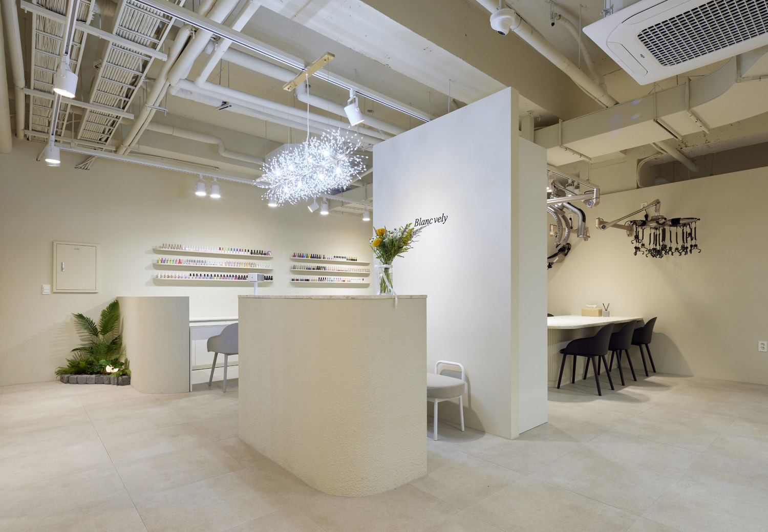 高级舒适的 24 小时美妆与美容沙龙设计-4