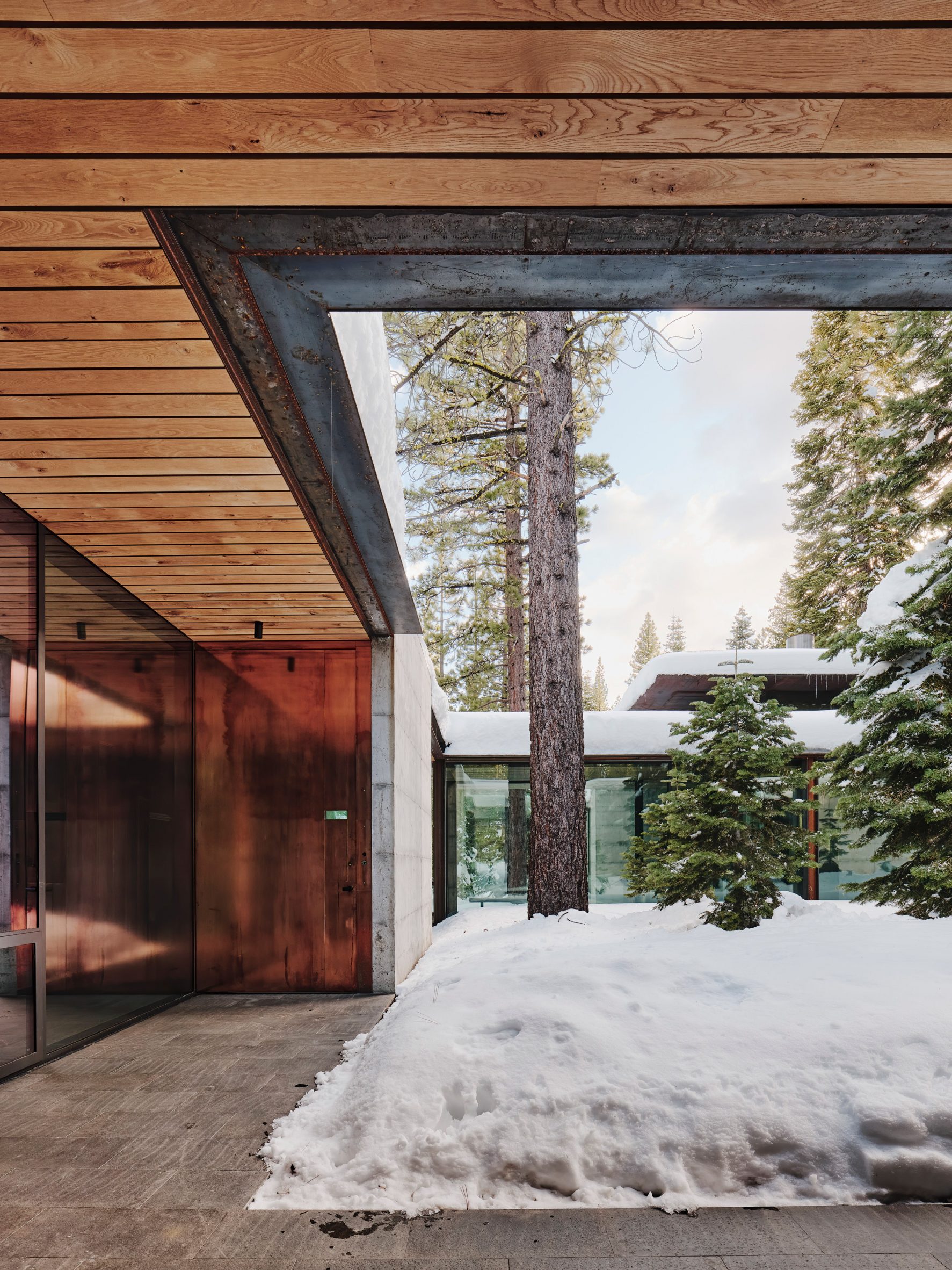 "建筑大师 Tom Kundig 为 Faulkner Architects 创始人打造加州森林中的钢铁树屋"-39