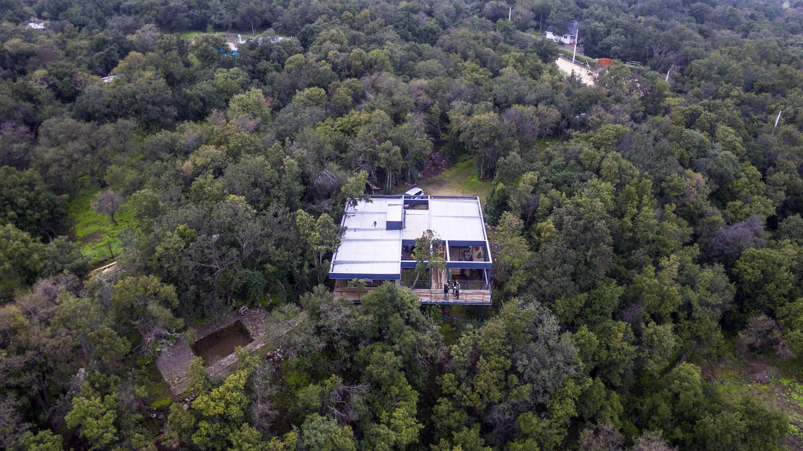 智利奥尔穆埃森林中的悬浮家庭住宅-59