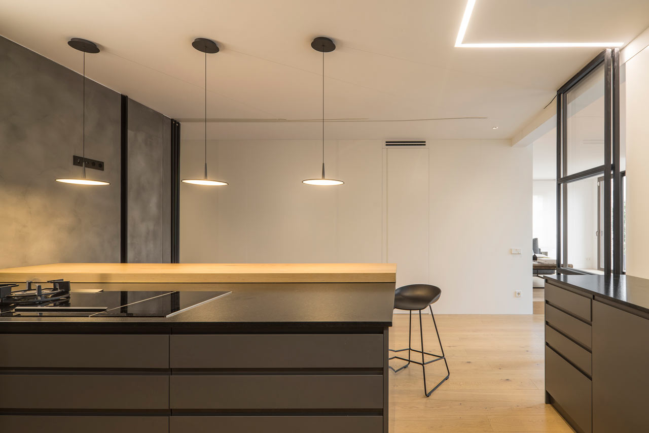 A Barcelona Penthouse Grounded in Natural Light and Black Accents-11