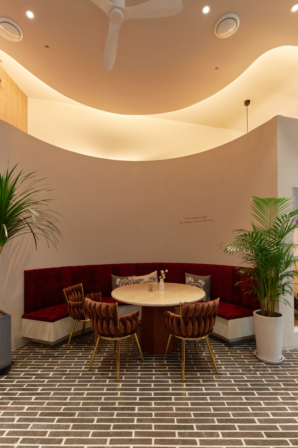 曲径通幽 | 55 平米餐厅的曲线魅力-15