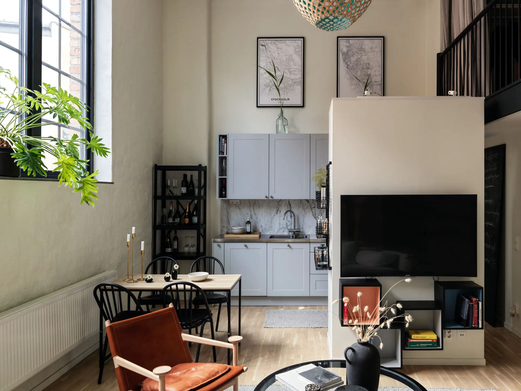 瑞典工业风迷你复式小 loft，绿色点缀完美空间-7