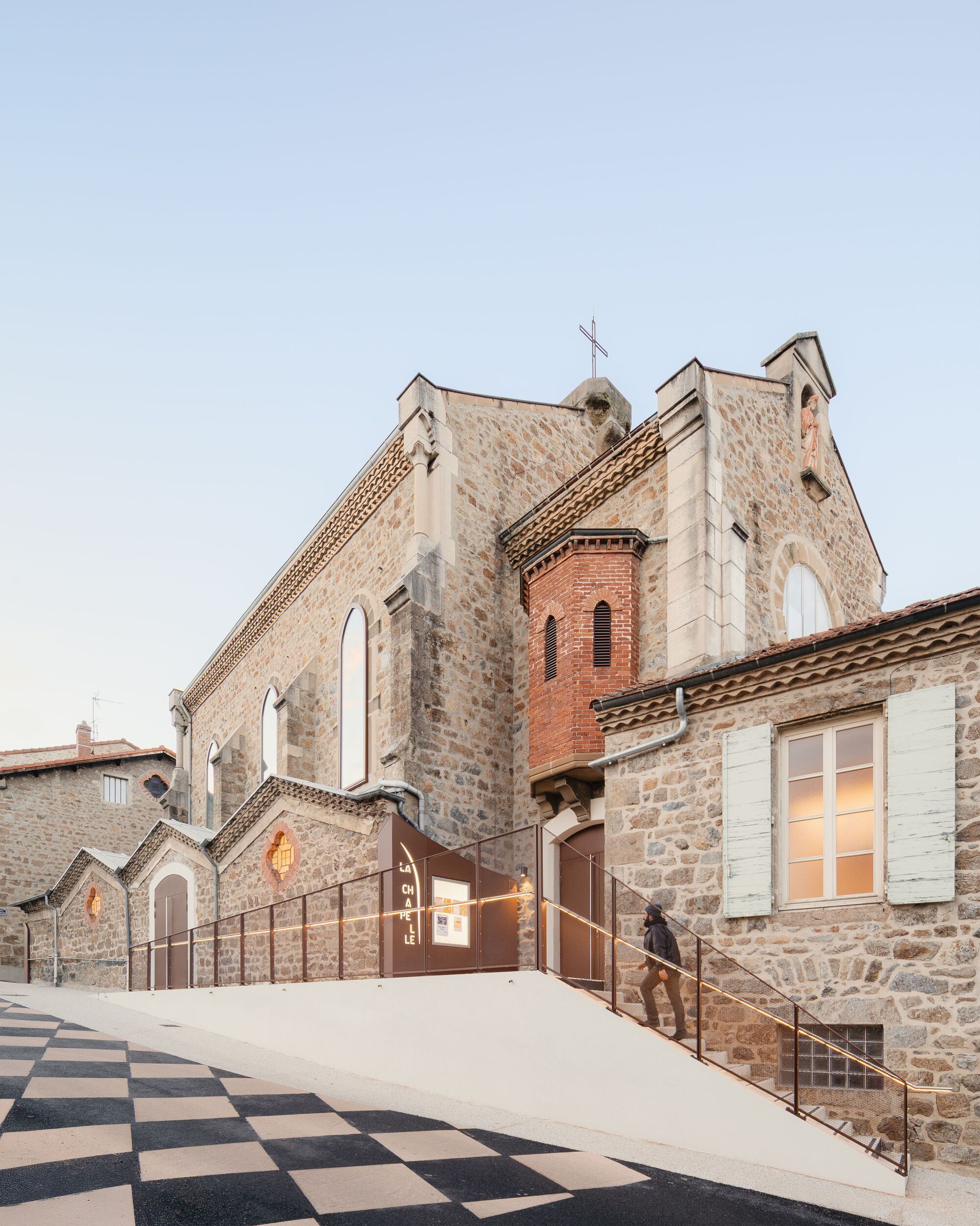 小教堂翻新工程（注：La Chapelle常见指小教堂，这里结合Renovation推测是小教堂翻新相关，若有特定背景，La Chapelle可能是具体名称） 丨法国丨AUMMA,PWA-22