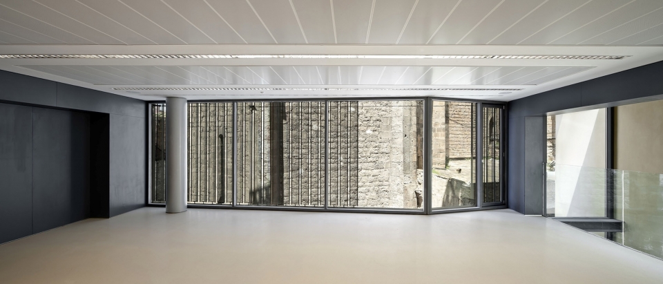 哥特区废墟重生 · 新旧对话的公共空间-41