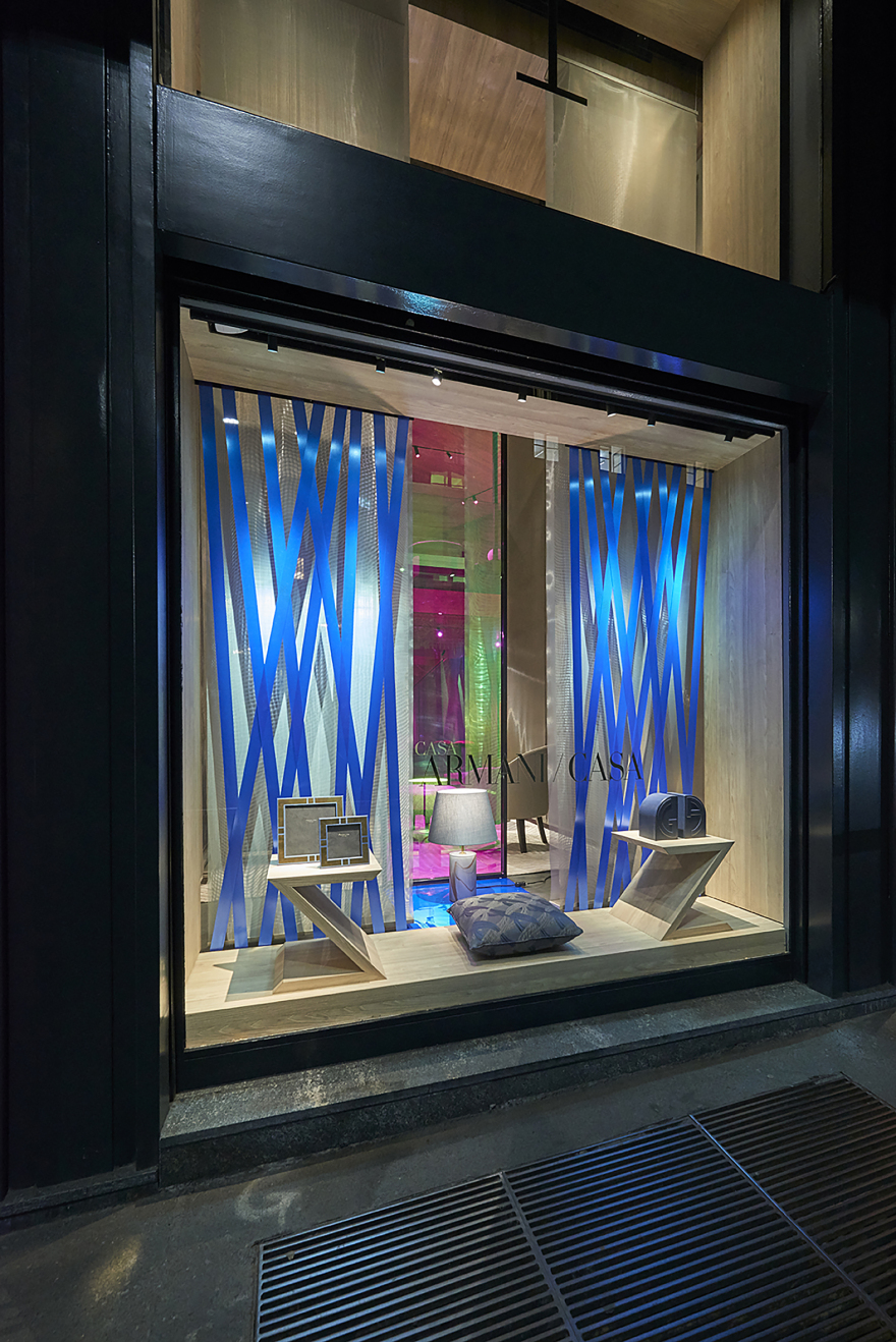 armani casa christmas window display 2017-3