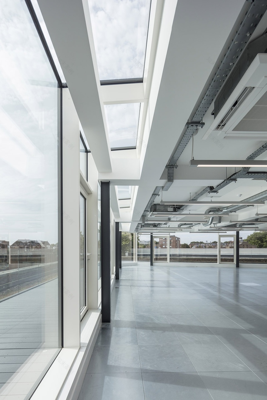 伦敦旧仓库建筑翻新变身开放式办公室-24