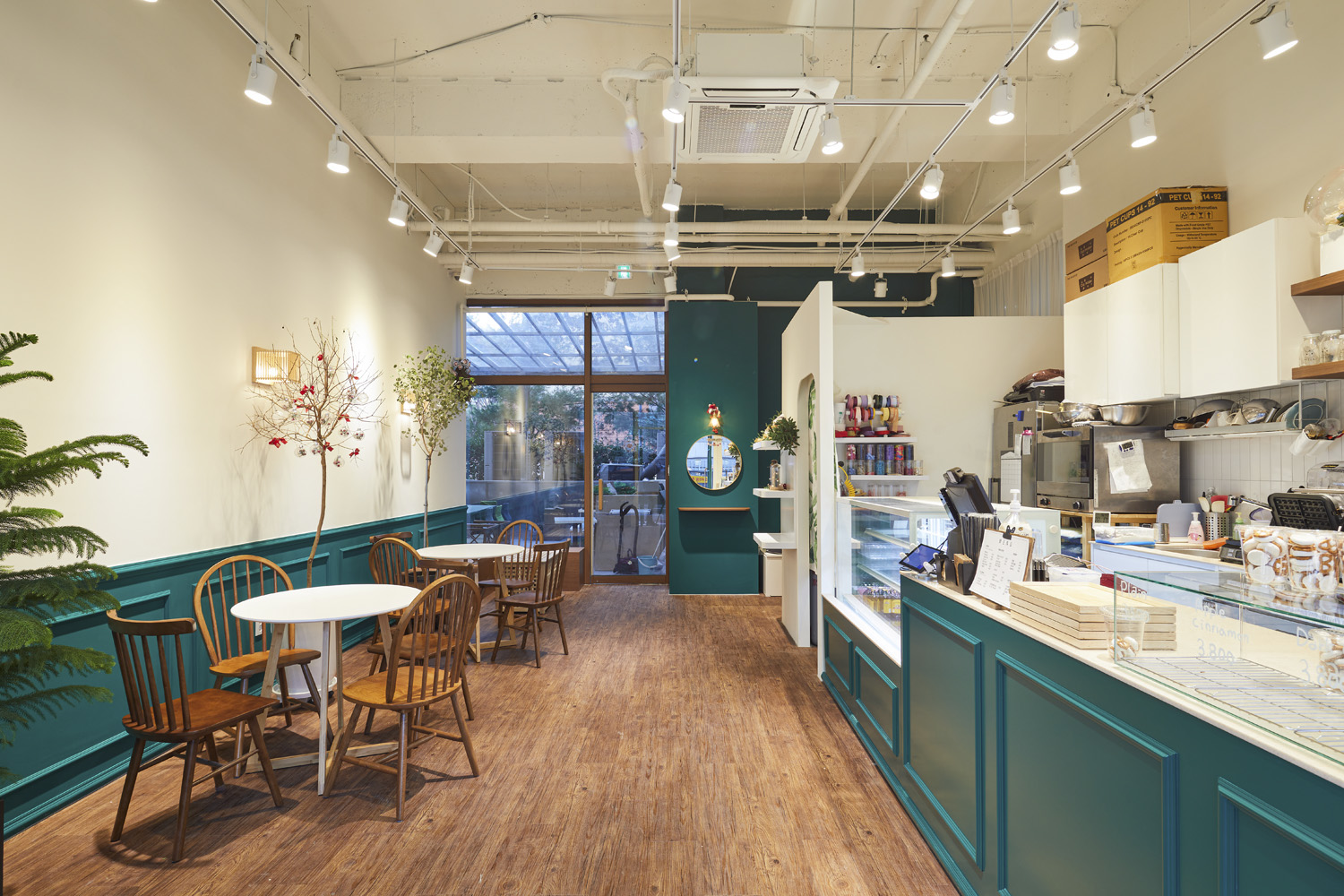 13 平米小空间的华丽转身 | 绿色环保的咖啡厅设计-6