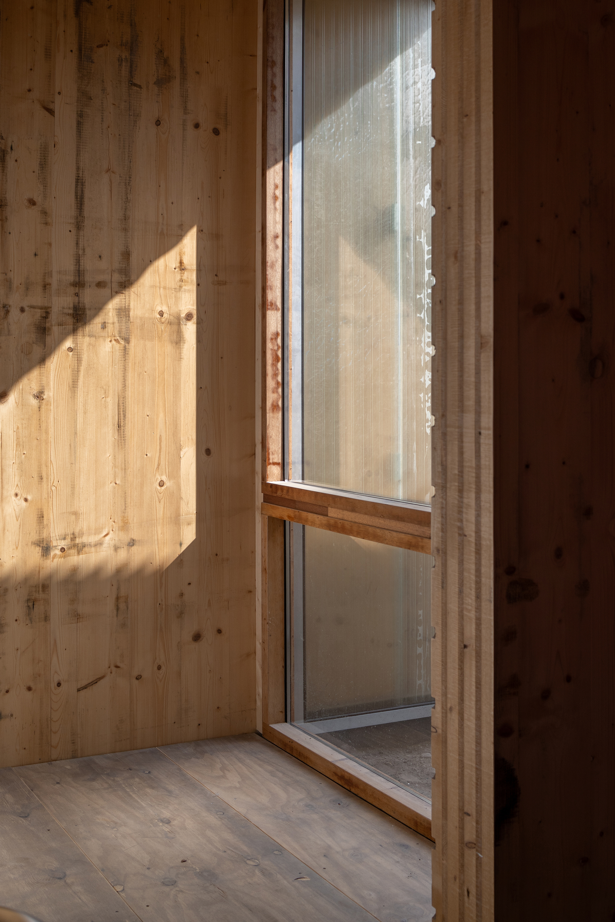 Circular Living Room and Temporary Housing / VLOT architecten-34