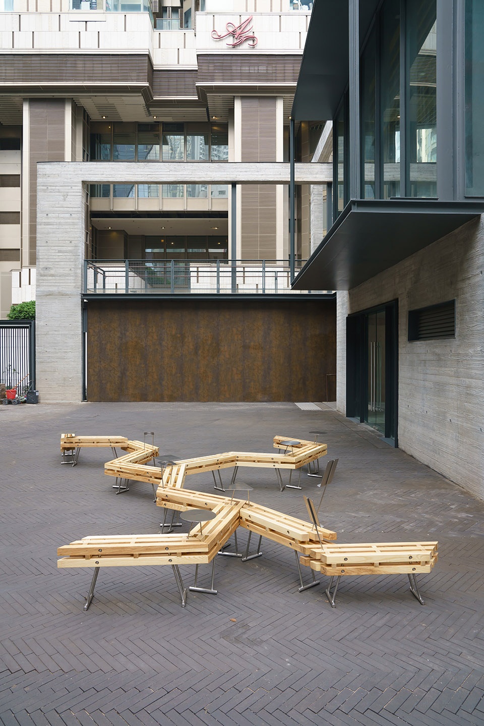 “连里枝”长椅丨中国香港丨纳研作室-14