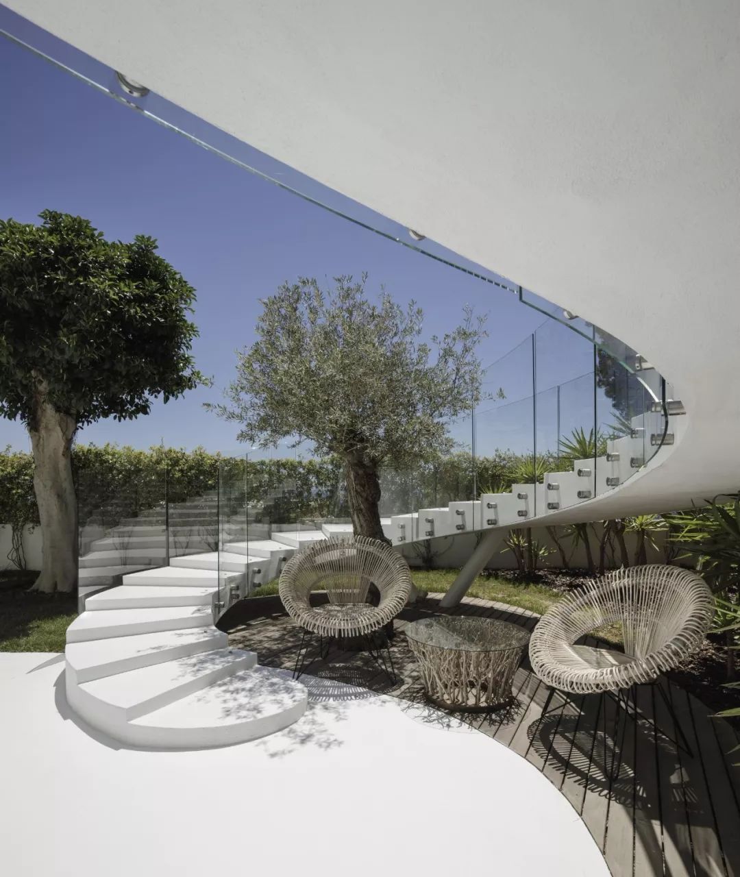 地中海风情的 Villa Mediterraneo | 几何结构与自然景观的完美融合-24