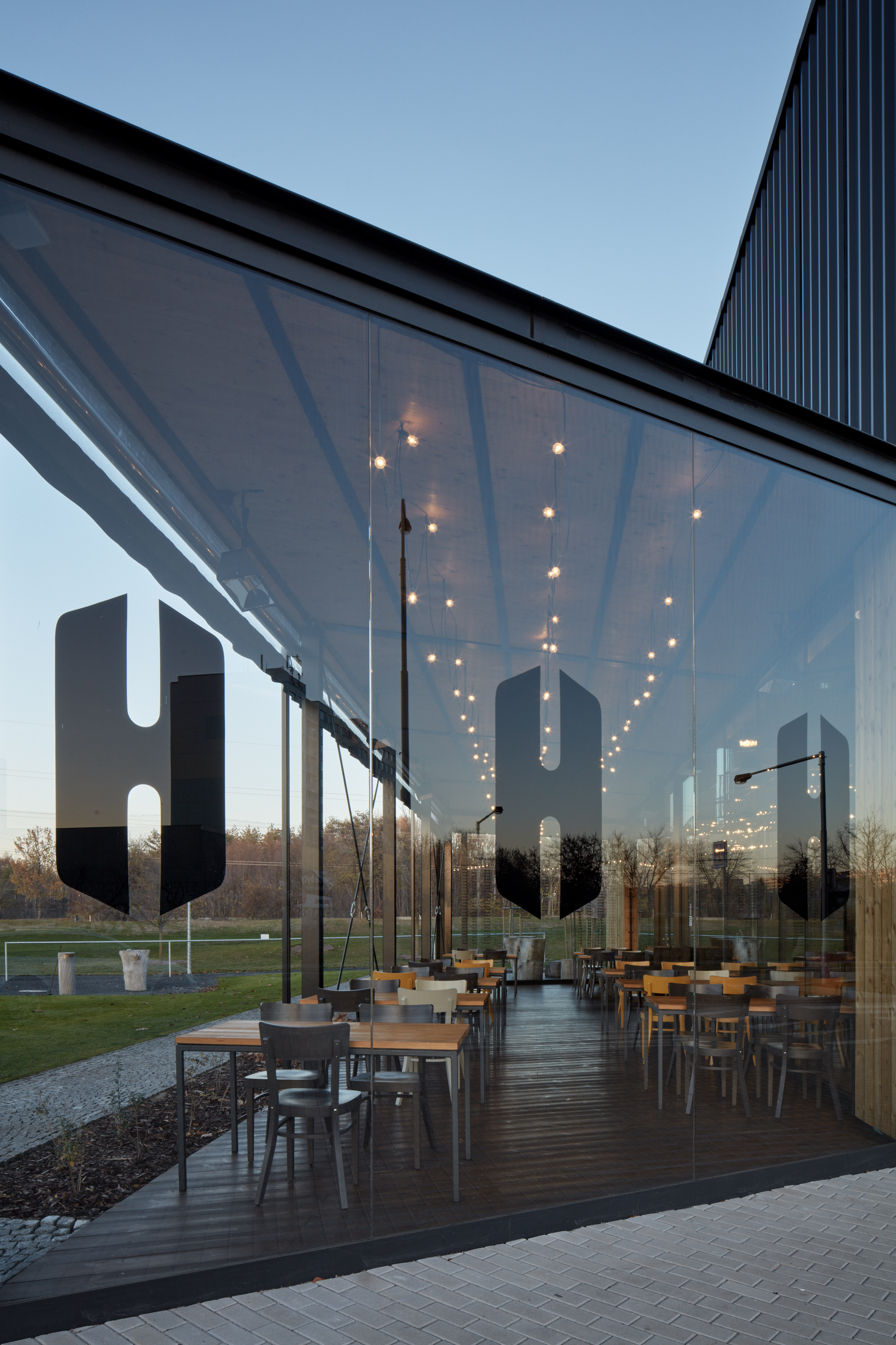 Prague Hostivar H2 啤酒餐厅设计-40