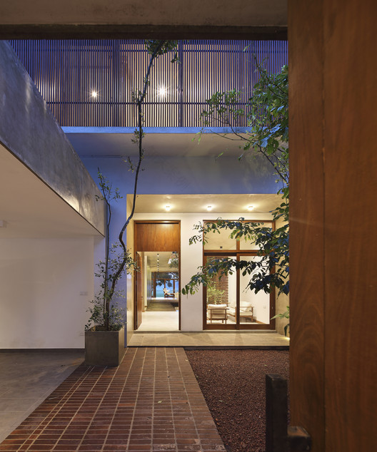 田畔之家 · 嵌入自然的宁静空间-23