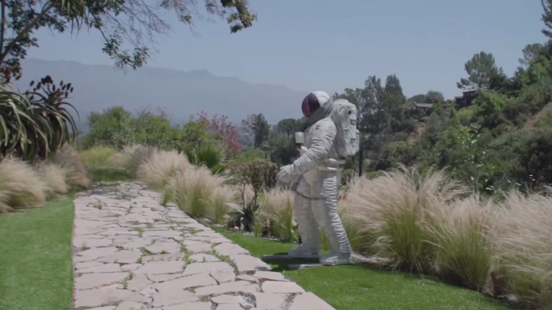 美剧《摩登家庭》里没人要的豪宅，竟然是这位世界级知名建筑师的家！儿子还是当红小鲜肉！-96