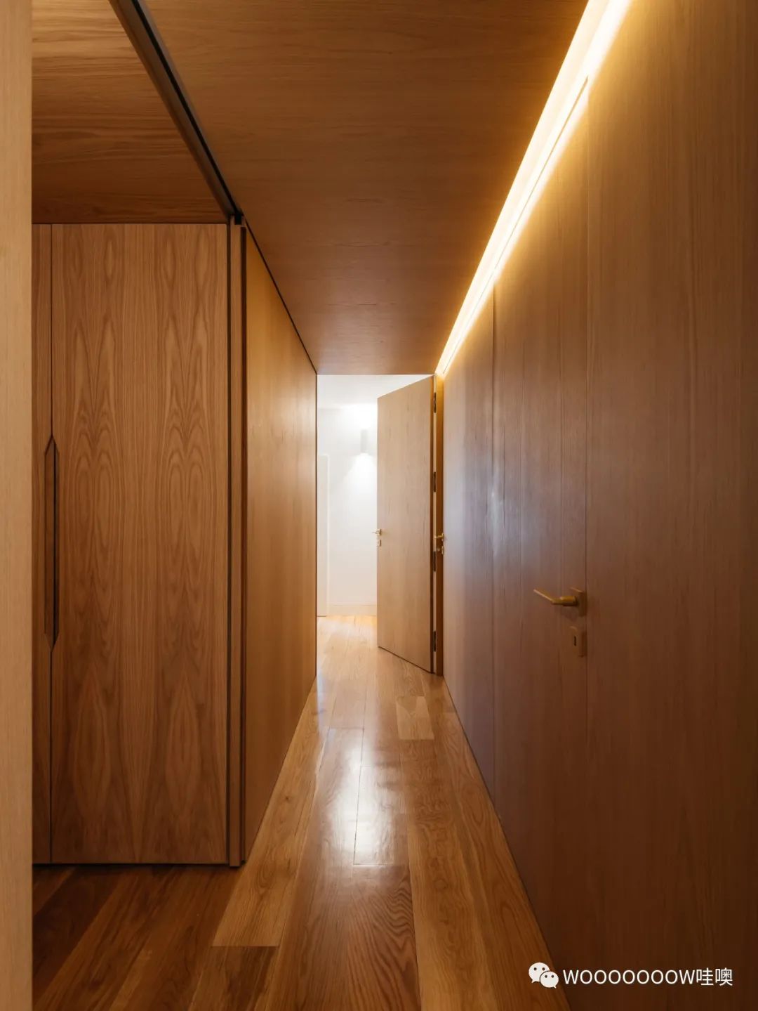 里斯本 Costa do Castelo 极简住宅,美景尽收眼底-6