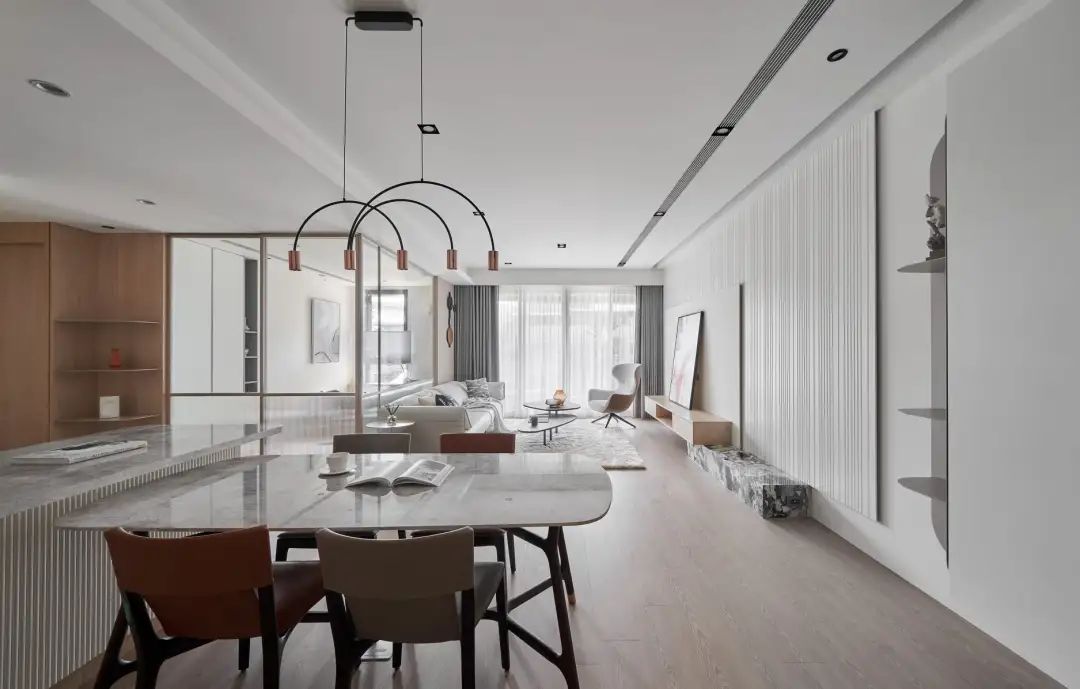 奶油色与白的优雅碰撞，岳蒙最新作品诠释空间魅力-4