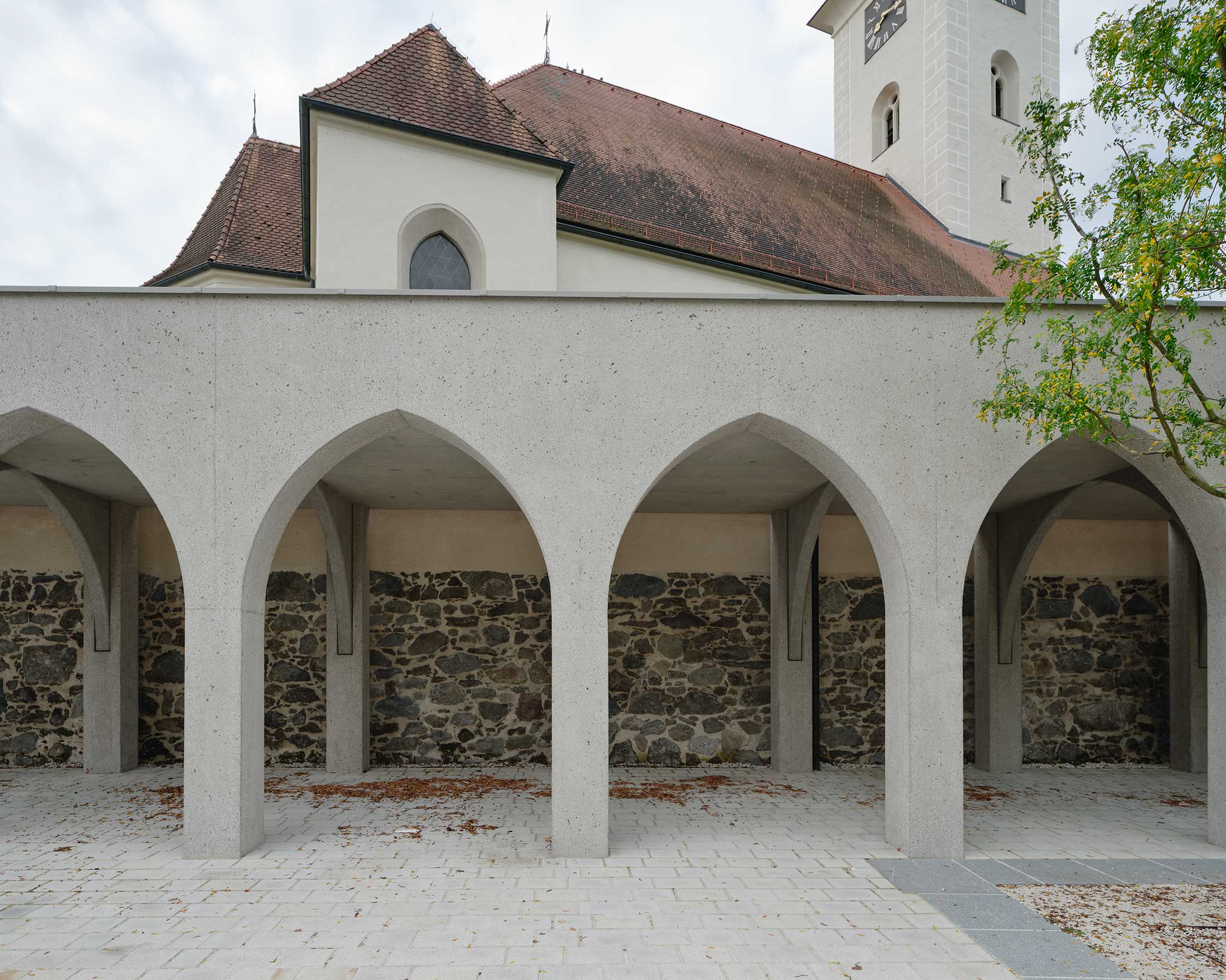 霍尔辛教堂拱廊丨Hertl Architekten-14