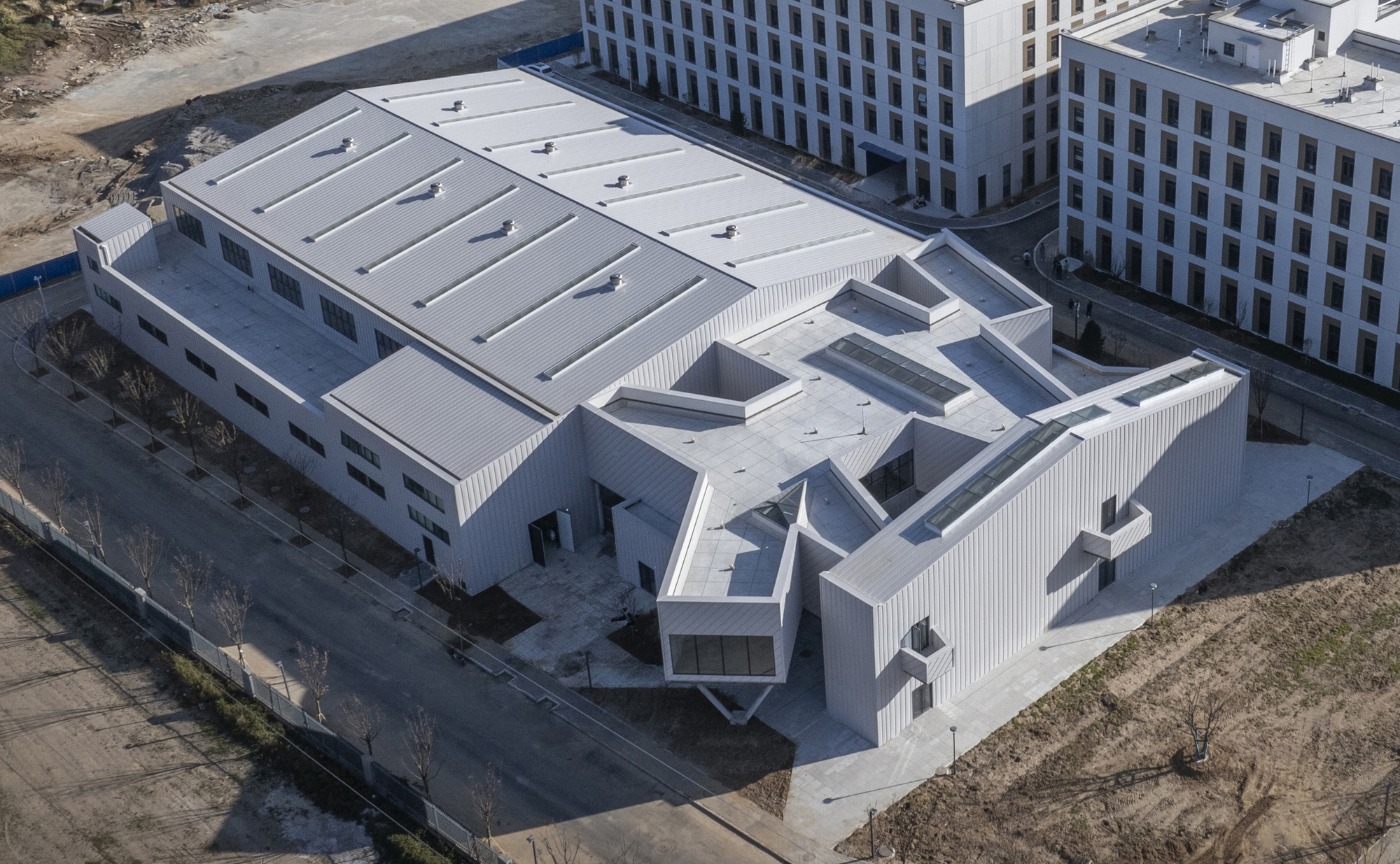 Yue & Yue: Art Museum + Equestrian Hall / CU Office-13