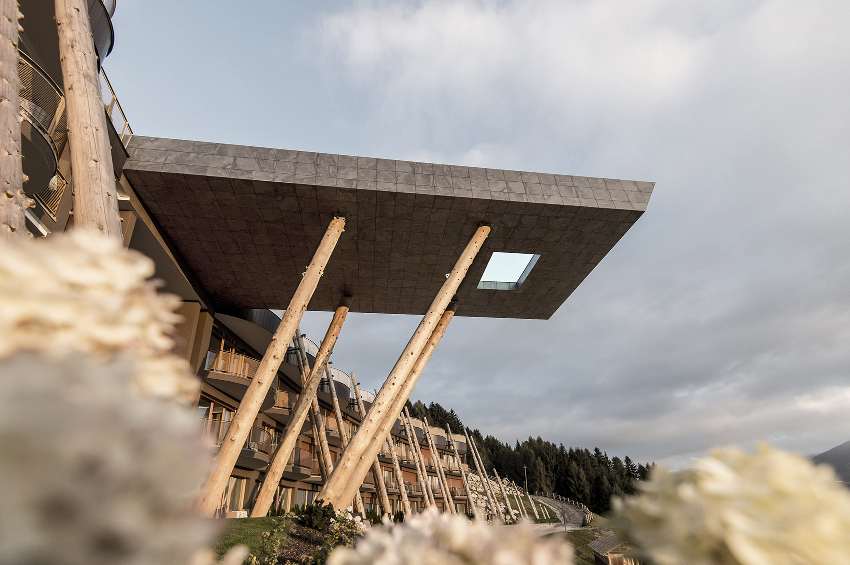 游弋于天地间 & 拥有漂浮大泳池的意大利Hubertus 酒店 / noa* -89