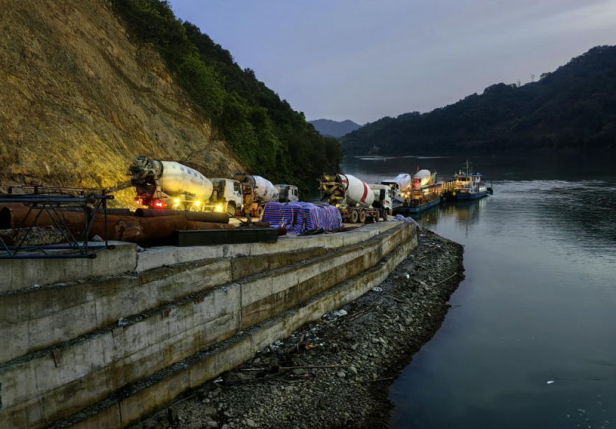 桂江天堑架飞虹!中建八局苍昭高速桂江特大桥顺利合龙-48