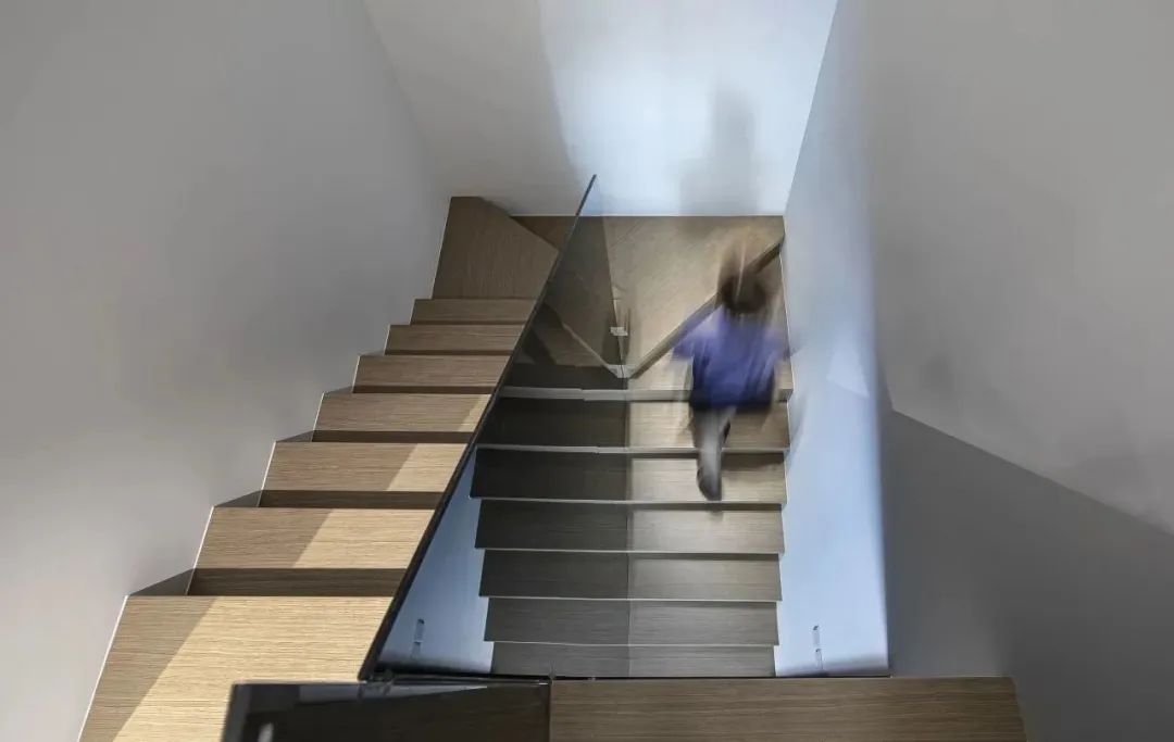 红与黑的碰撞 · 合肥万科时代之光住宅设计丨中国合肥丨黑白灰空间设计-34