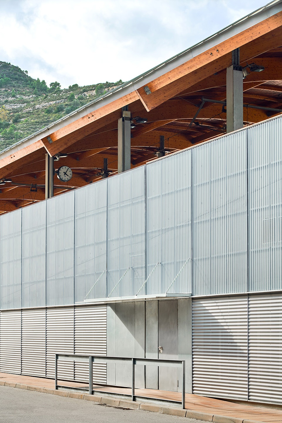 西班牙 MonistrolVila 站办公室改造丨AMOO-6