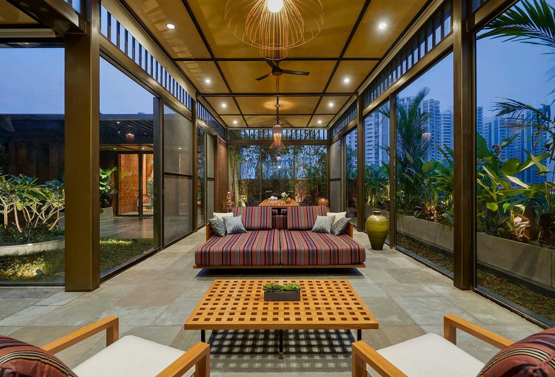 稳定的;坚固的;静止的丨印度丨Taliesyn-17