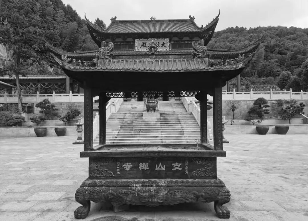 我们在山林里的寺院边，盖了一个喝茶的亭子-29