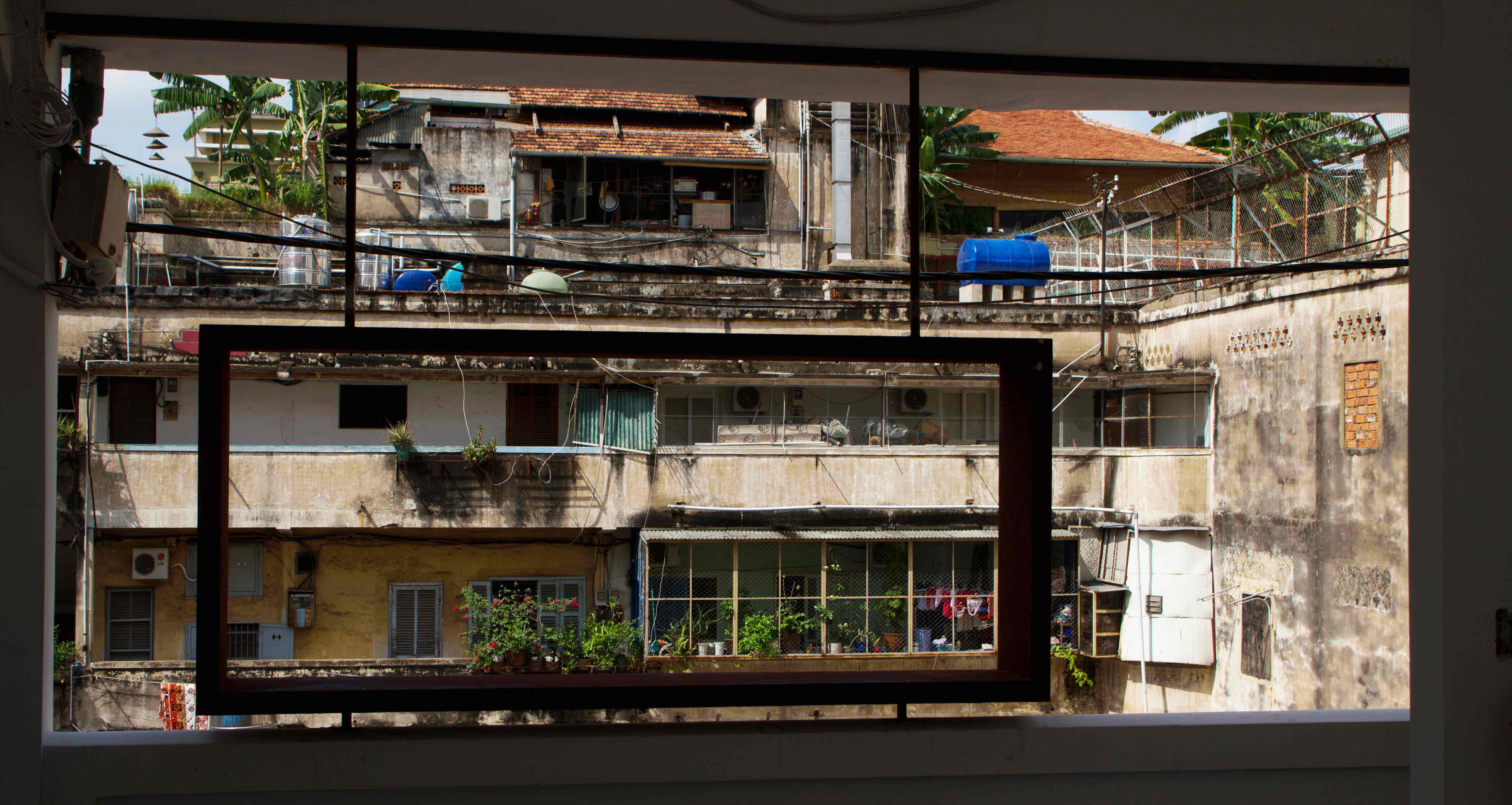 嵌入历史的临时艺术空间-12