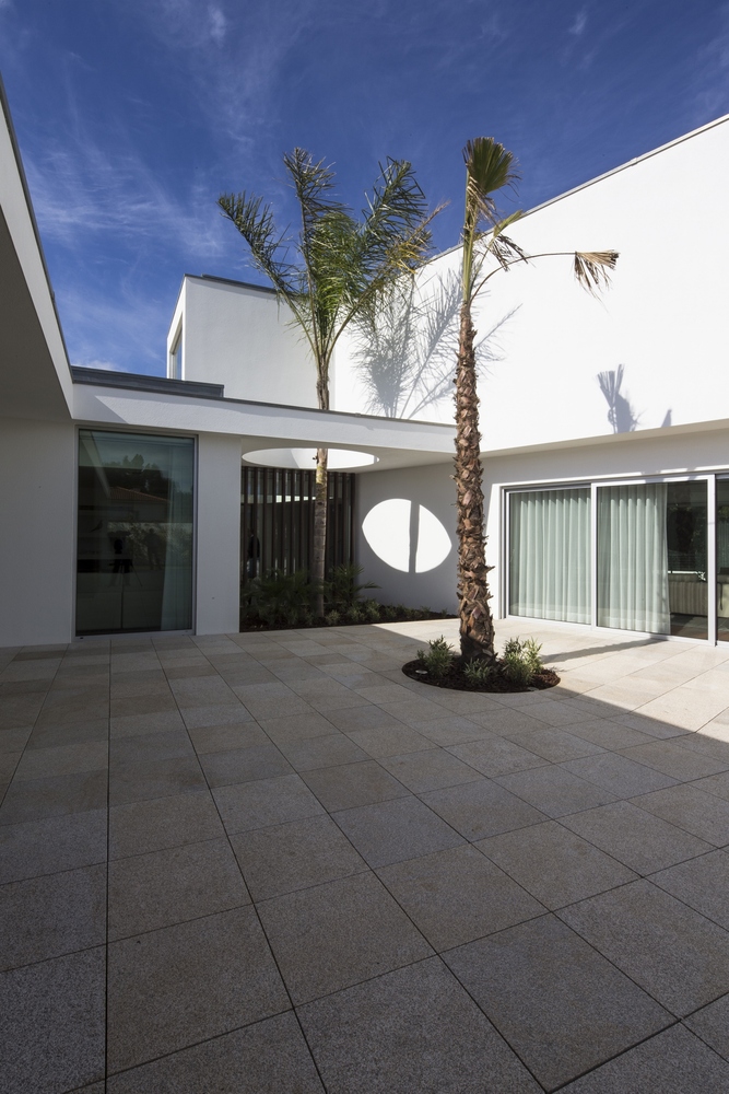 葡萄牙绿意盎然的双层住宅-42