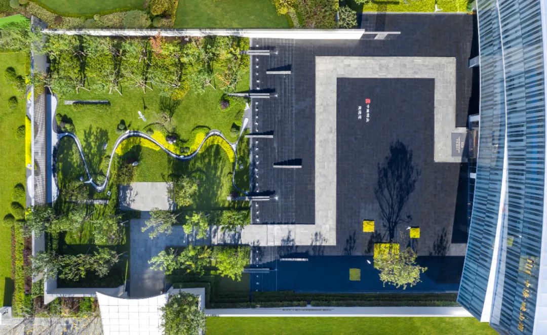 贵阳中海映山湖展示中心 | 山水相融，现代与自然的和谐共生-29