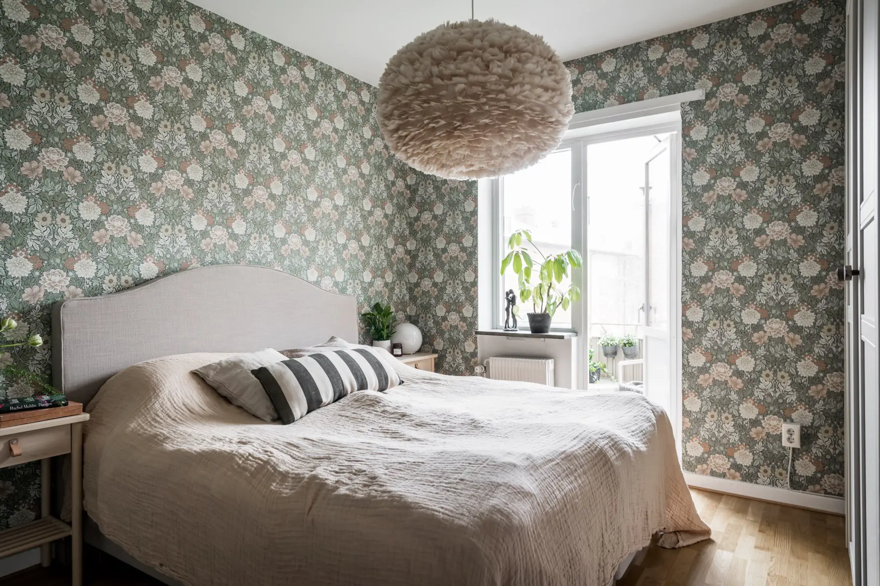 瑞典温馨公寓 | 现代壁炉设计成亮点-12