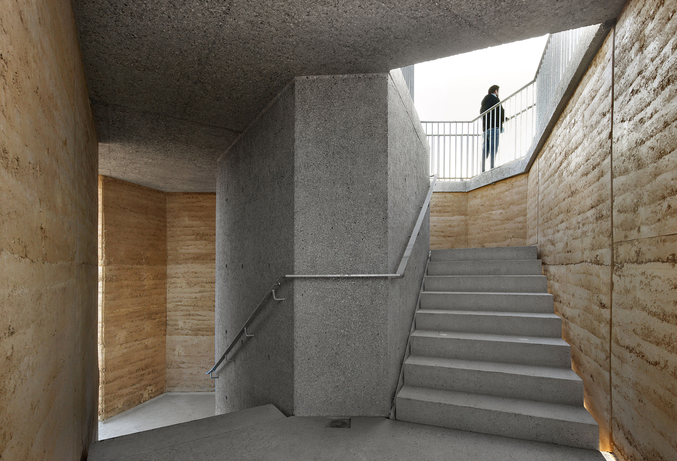 Rammed-earth tower by De Gouden Liniaal Architecten overlooks the Maas river-18