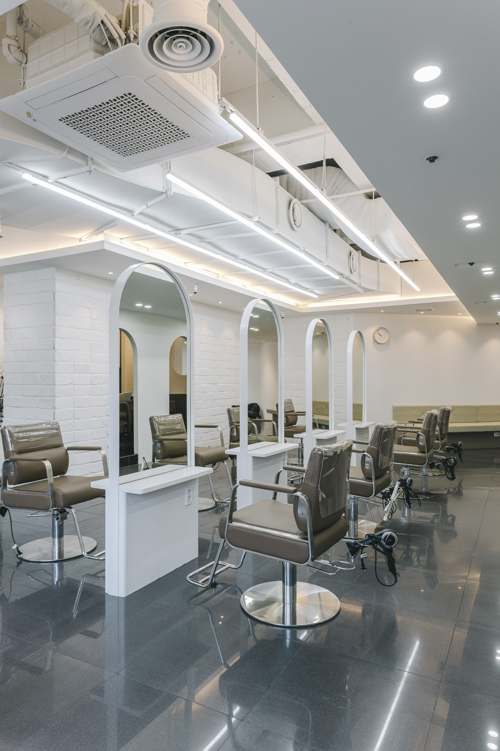 白色简约 40 平米釜山美容店翻新设计-10