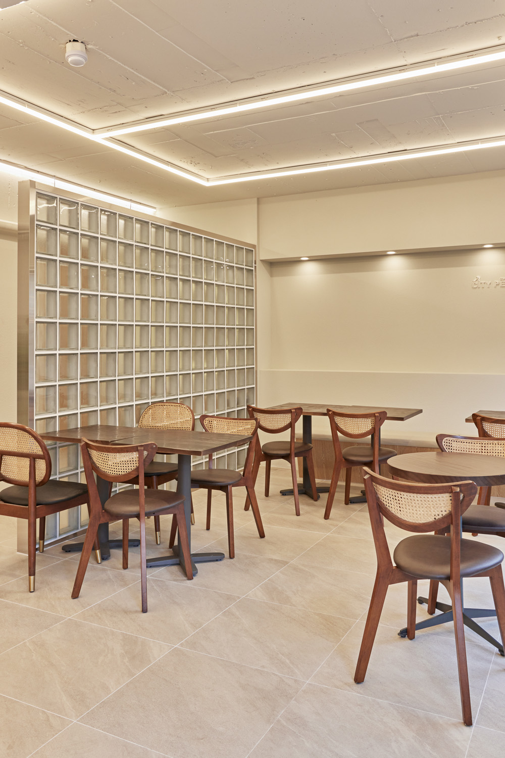 首尔 60 平现代宠物咖啡厅设计-22