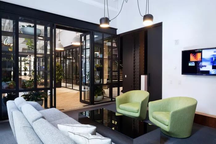 纽约历史建筑中的现代沙龙式办公室-16