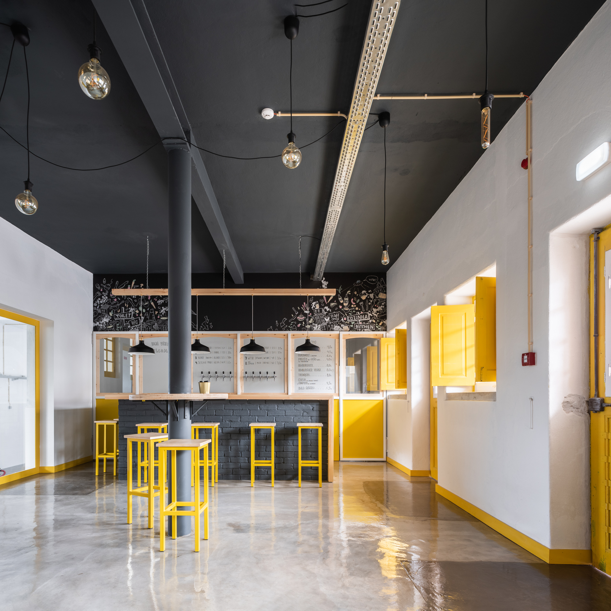 古电车车站变身为精酿啤酒厂和酒吧-1