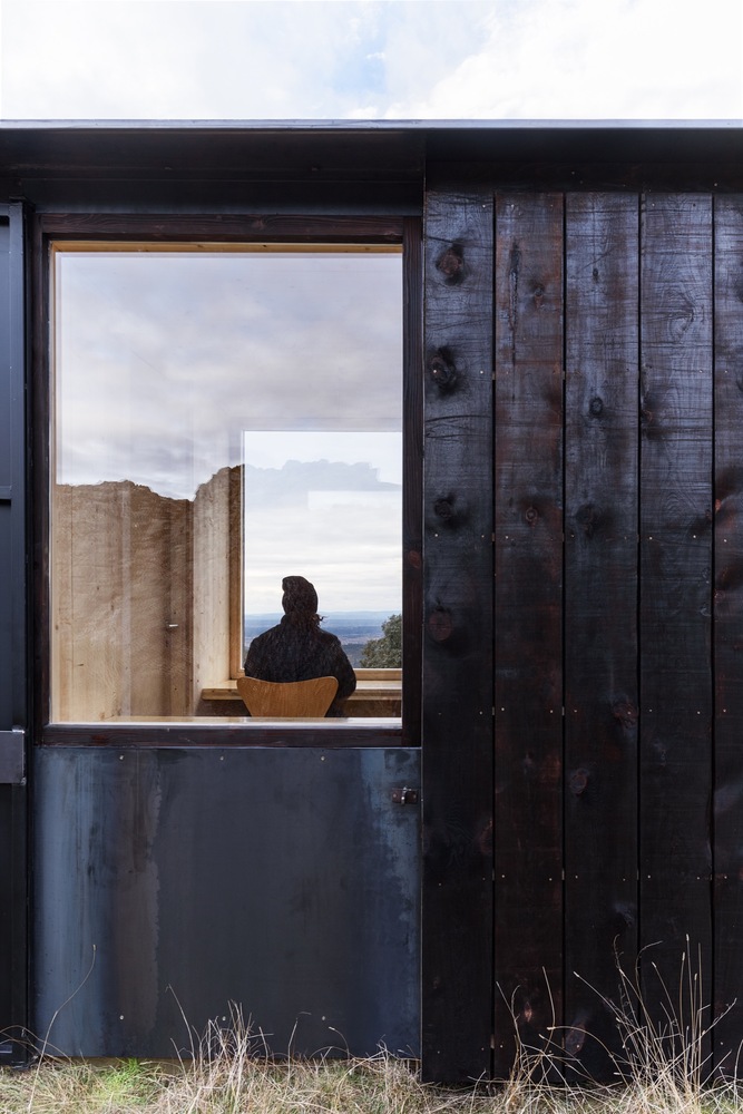 西班牙文化遗址旁的可逆式木钢展馆-57