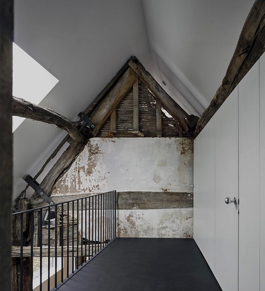 The Remains of an XVII Century Cottage Encapsulated in a Modern Home-22