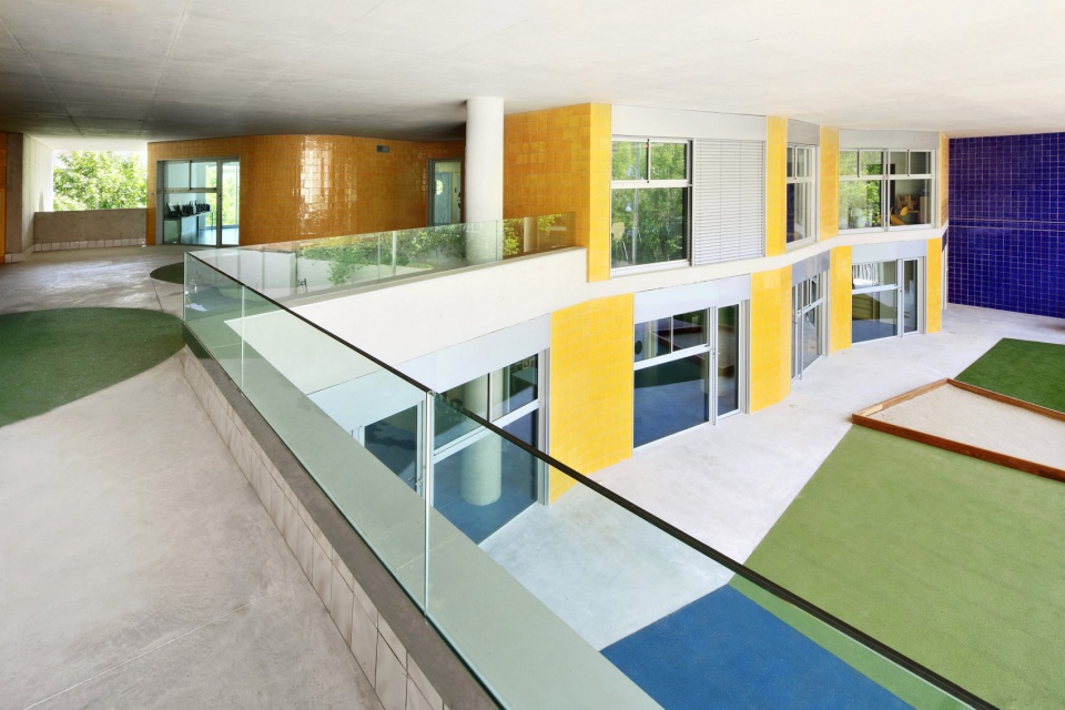 拼贴大楼 | 西班牙巴塞罗那 Teresa Pàmies 文化中心,垂直城市新典范-15