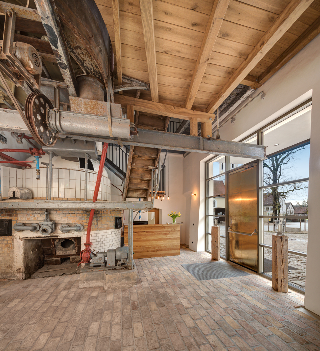 废弃酒厂重生,酒店设计演绎复古工业风-5